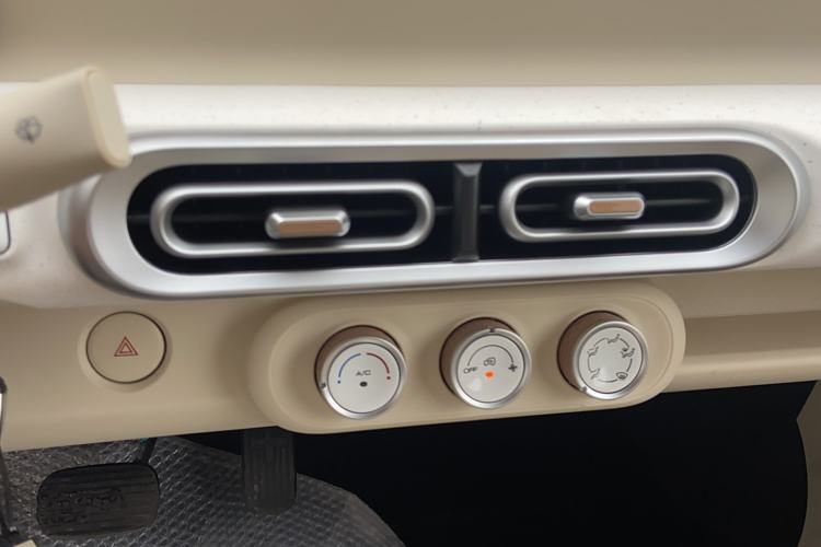 Used Wuling Hongguang MINIEV 2024 3rd Generation 215km Youth Edition
