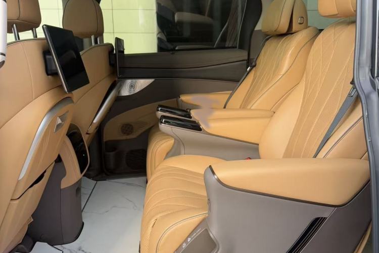 Used Denza D9 2022 DM-i 970 Four-Wheel Drive Prestige Model
