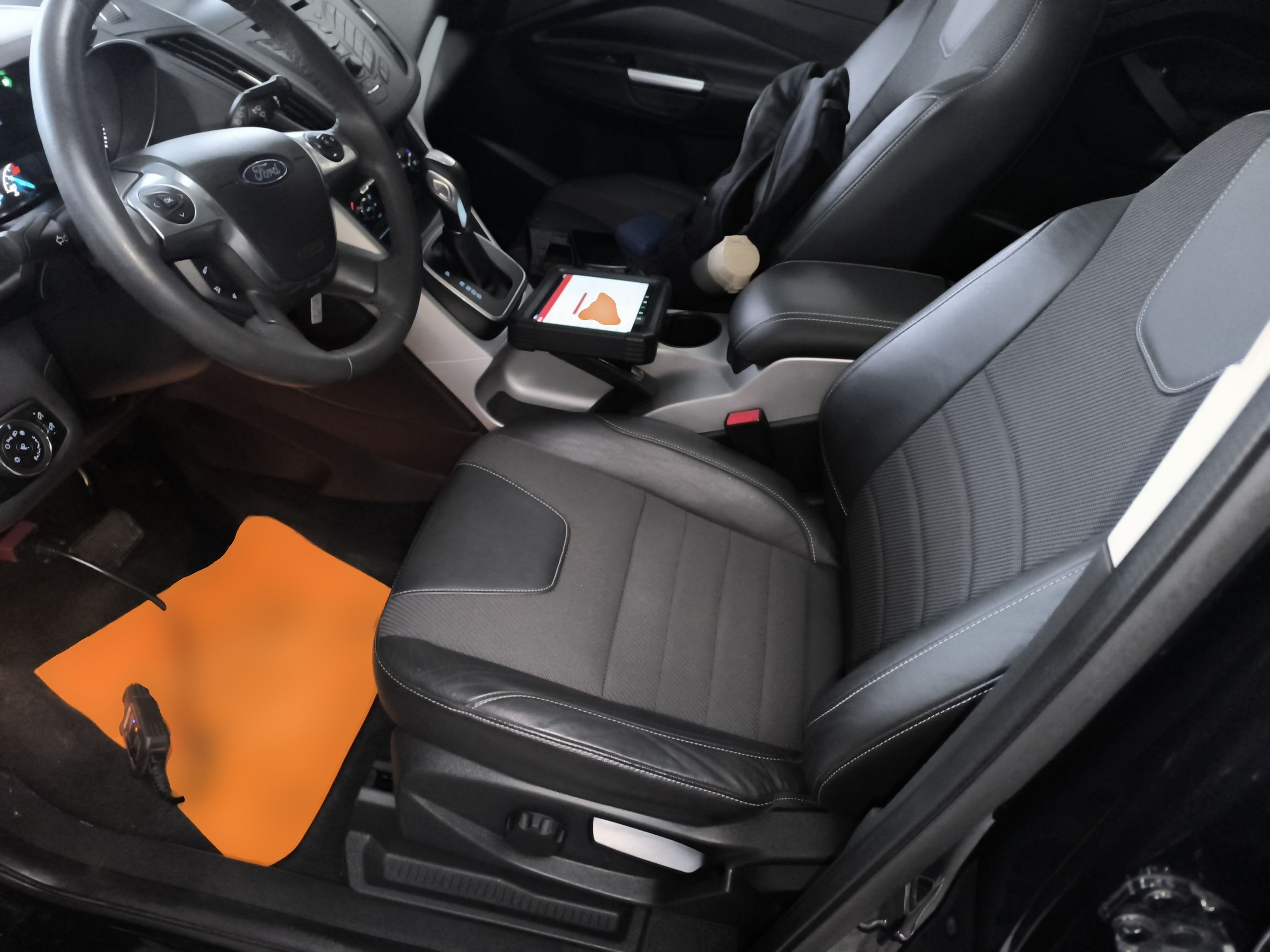 Переднее сиденье в автомобиле