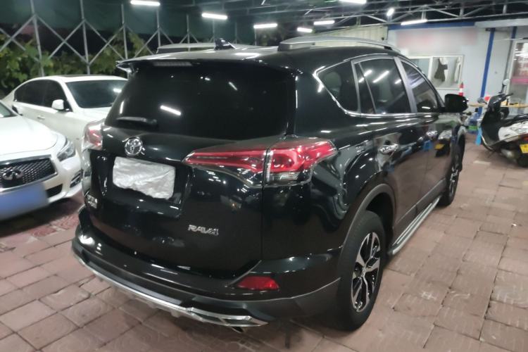 Used Toyota RAV4 2019 2.0L CVT Two-Wheel Drive Luxury Version China VI Standard