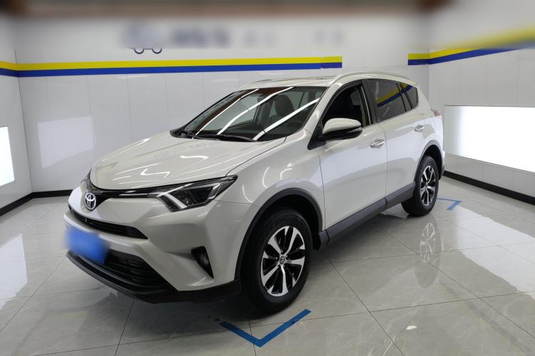 Used Toyota RAV4 2019 2.0L CVT Two-Wheel Drive Luxury Version China VI Standard