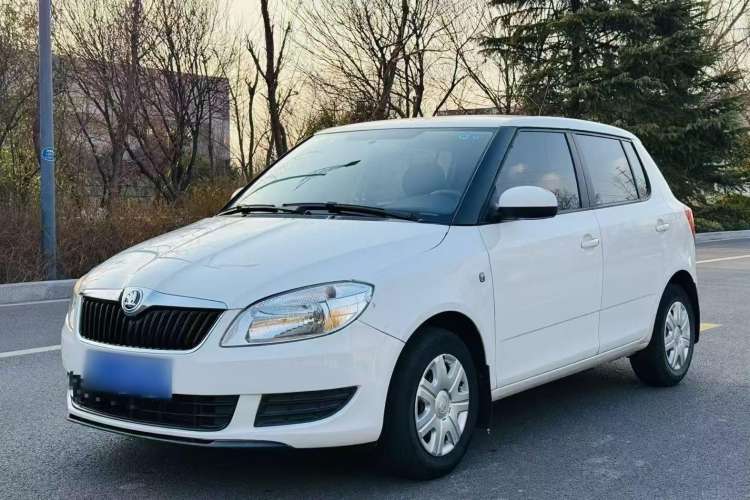 Used Skoda Fabia 2014 1.4L Automatic Crystal Edition