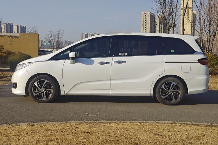 Used Honda Odyssey 2015 Revised 2.4L Luxury Edition
