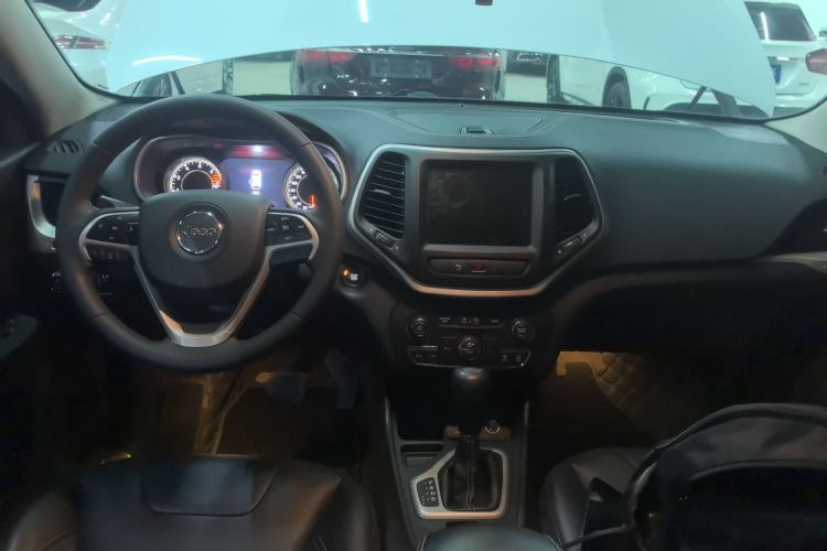 Used  Cherokee 2017 2.0L Superior Edition