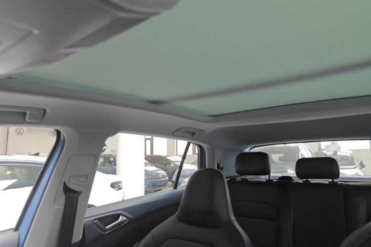 Used Volkswagen Tharu 2025 NewRui 300TSI Prestige Edition
