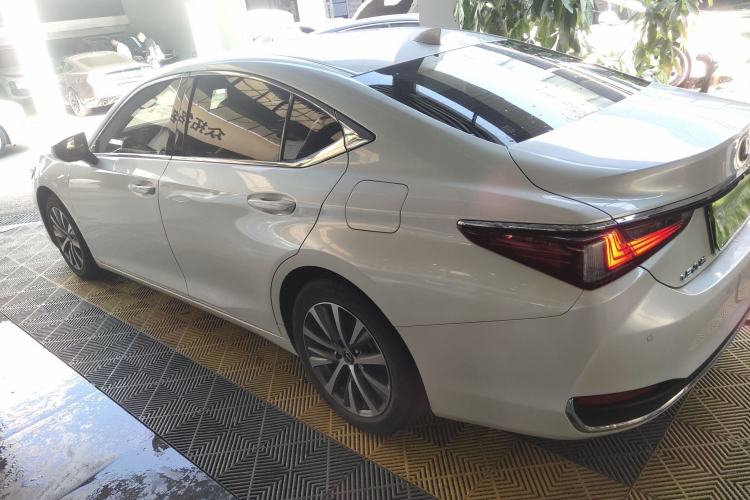 Used Lexus ES 2020 200 Excellence Edition
