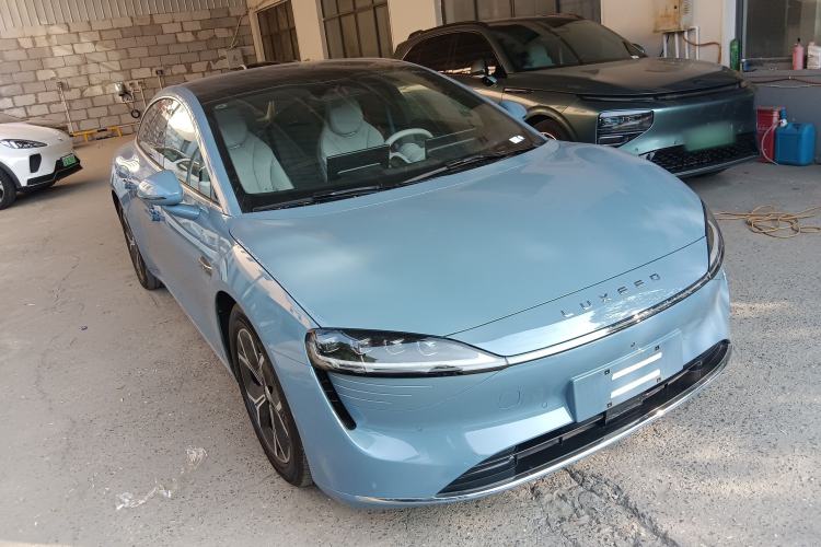 Used Hima Luxeed S7 2025 705 km Pro
