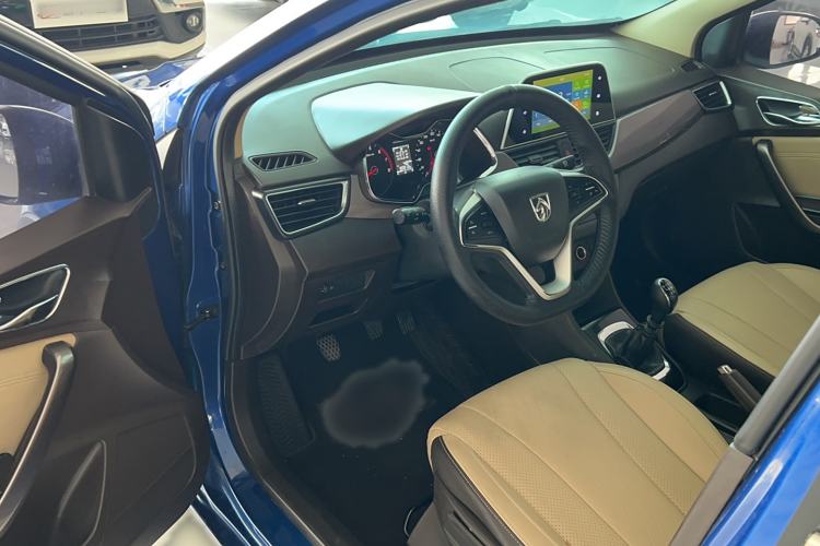 Used Baojun 310W 2017 1.5L Manual Fashion Edition China VI
