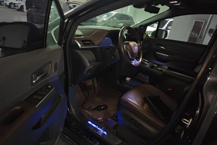 Used Toyota Sienna 2021 2.5L Hybrid Platinum Edition
