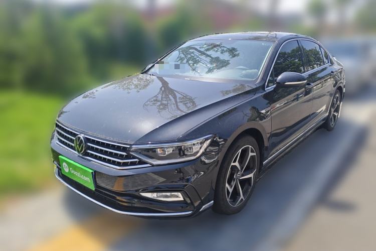 Used Volkswagen Magotan 2025 Zhongxiang Version 330TSI DSG Luxury Edition
