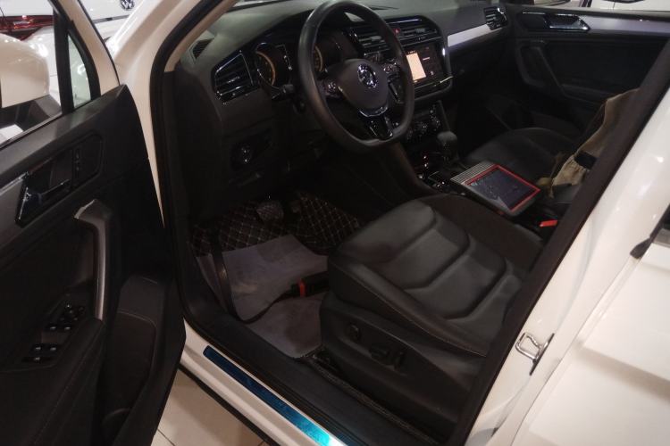 Used Volkswagen Tiguan L 2020 330TSI Automatic Two-Wheel Drive Panoramic Comfort Edition China VI Standard
