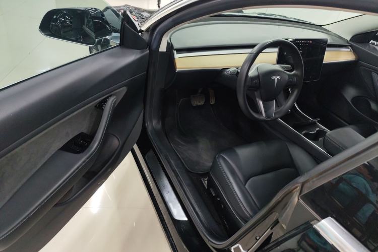 Used Tesla Model 3 2019 Long-Range All-Wheel-Drive Version
