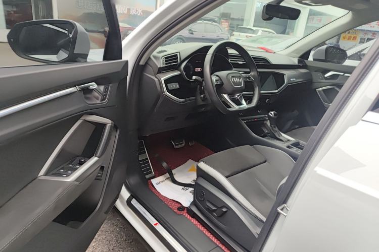 Used Audi Q3 2021 40 TFSI Fashion Dynamic Model
