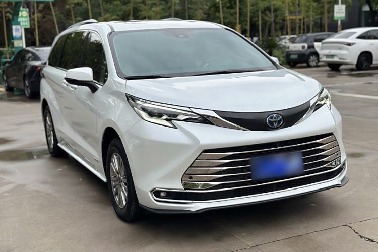 Used Toyota Sienna 2023 2.5L Hybrid Comfort Edition
