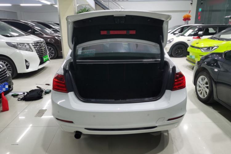 Used BMW 3 Series 2014 320i Sport Design Package
