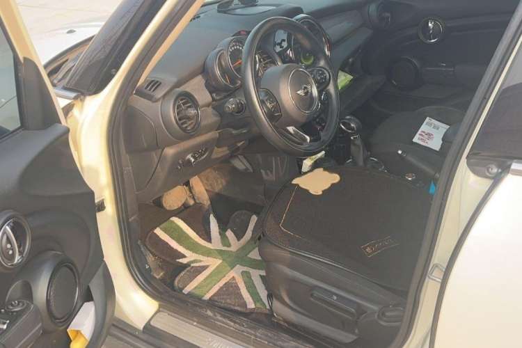 Used  MINI 2015 1.5T COOPER Fun Five-Door Edition
