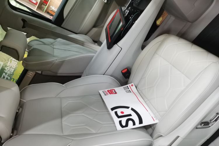 Used Volvo EM90 2025 Ultra Six-Seater
