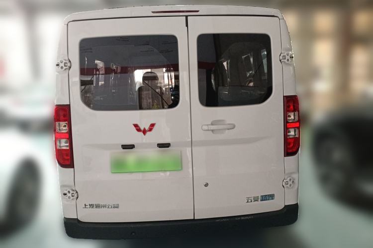 Used Wuling Yangguang 2024 300KM Comfort Version Passenger Van 75kW
