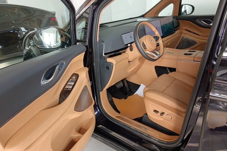 Used VOYAH Dream 2025 PHEV Four-Wheel-Drive Flagship Kunpeng Edition
