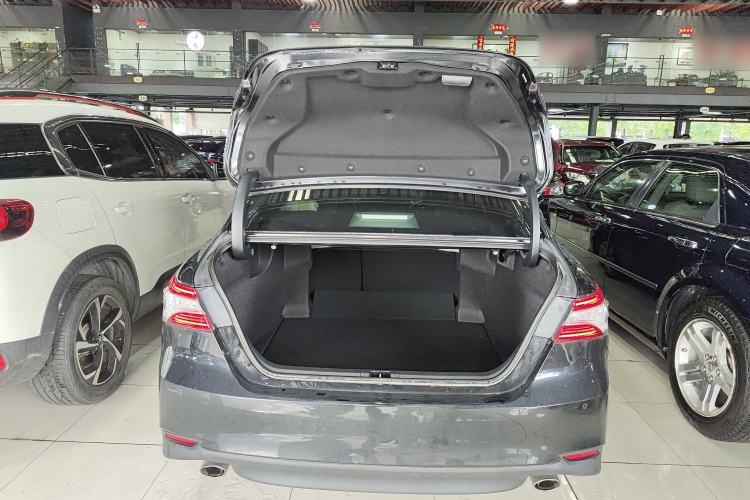 Used Toyota Camry 2021 2.0G Luxury Edition
