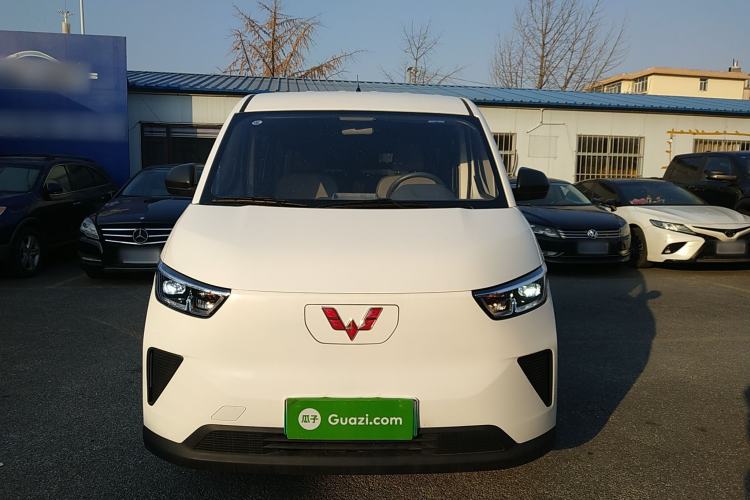Used Wuling Yangguang 2024 300km Comfort-Grade Passenger Van 60kW
