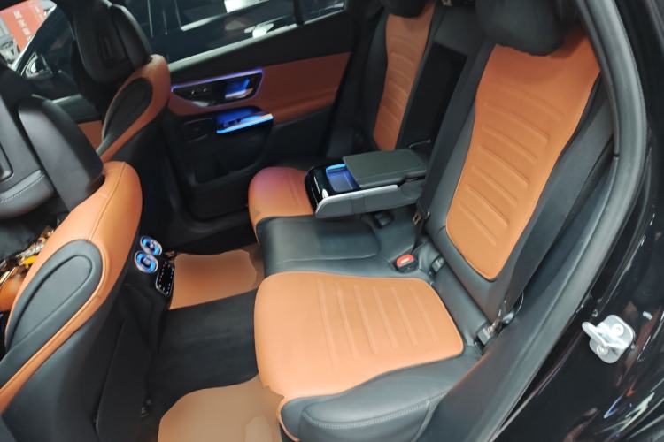 Used Mercedes-Benz GLC 2023 GLC 260 L 4MATIC Luxury Model 5 Seats
