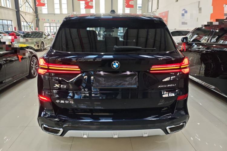 Used BMW X5 2023 xDrive 30Li Luxury M Sport Package
