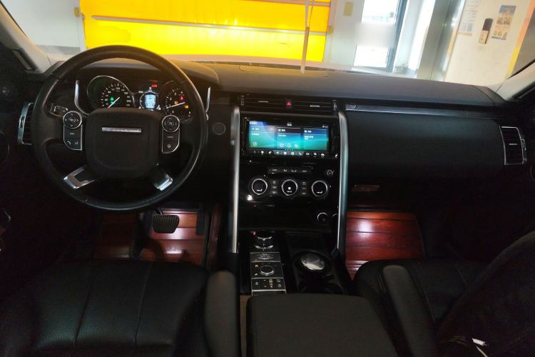 Used Land Rover Discovery 2018 2.0T Special Edition
