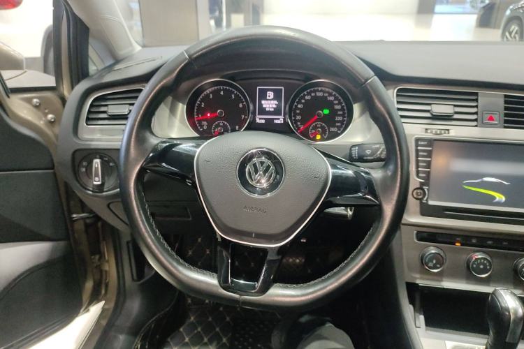 Used Volkswagen Golf 2016 230TSI Automatic Comfort Version
