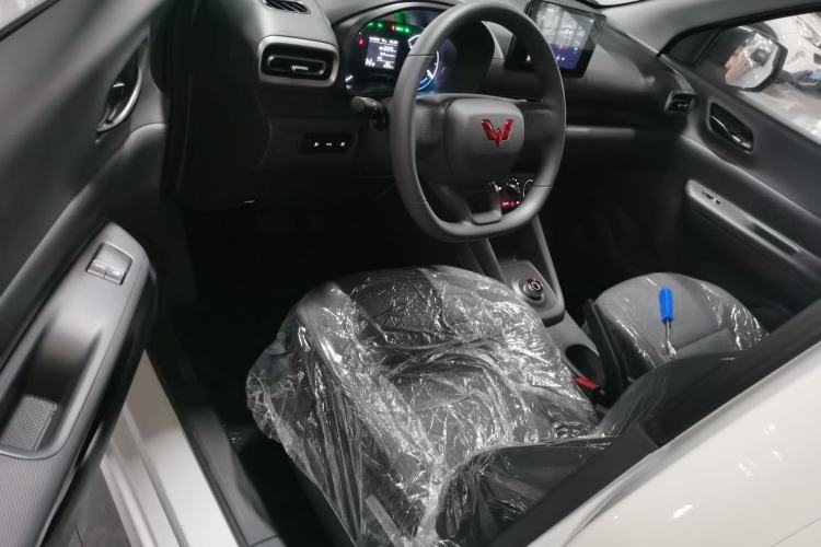 Used Wuling Hongguang New Energy 2024 All-Electric Model 300KM Standard Version
