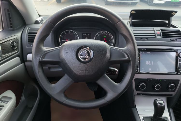 Used Skoda Octavia 2015 Classic Model 1.6L Automatic Elegance Edition
