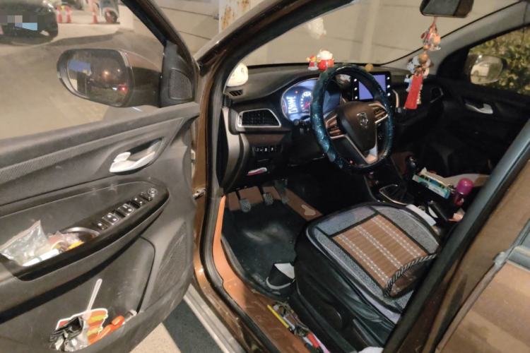 Used Baojun 730 2019 1.5L Manual Fashion Model 7-seater National V
