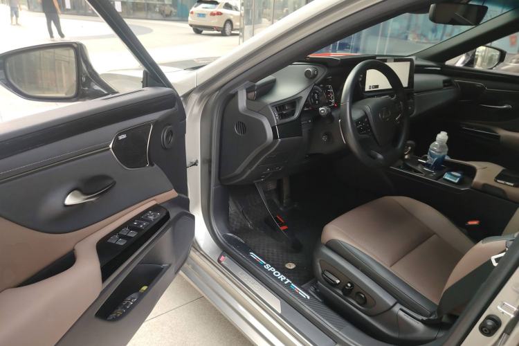 Used Lexus ES 2022 300h Excellence Edition
