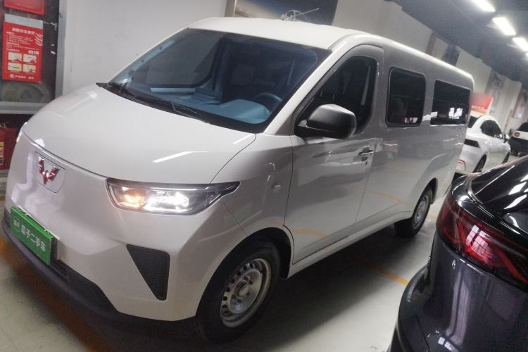 Used Wuling Yangguang 2024 300km Comfort-Grade Passenger Van 60kW

