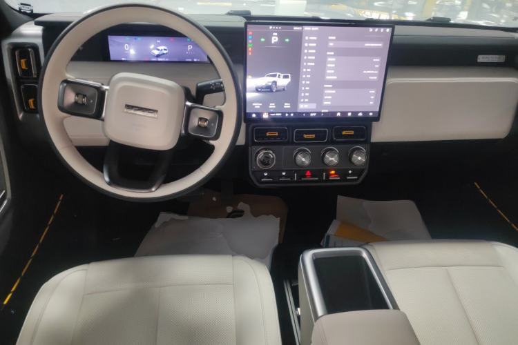 Used  V23 2025 401 Two-Wheel Drive Intelligent Driving Version
