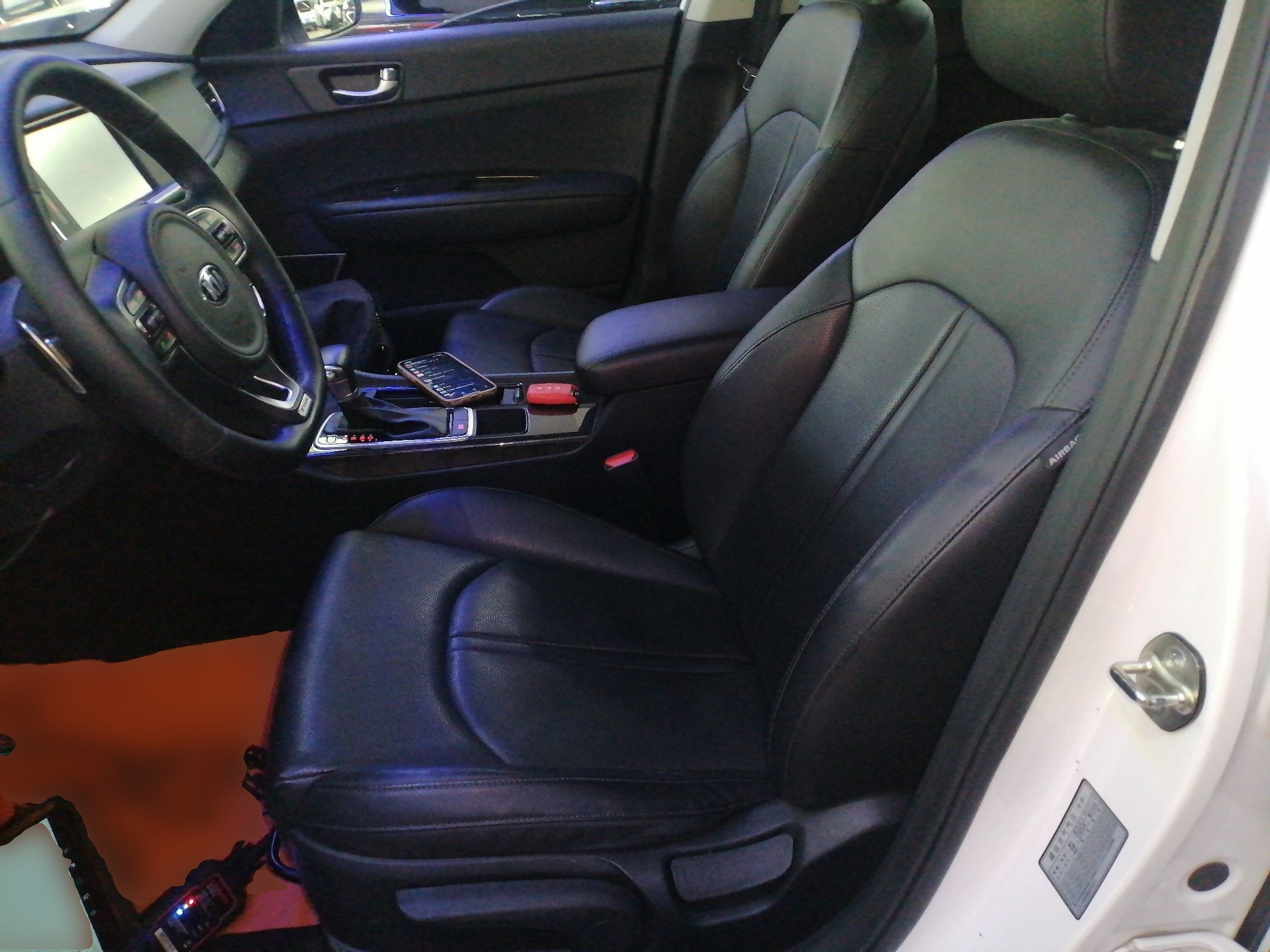 المقاعد الأمامية داخل السيارة