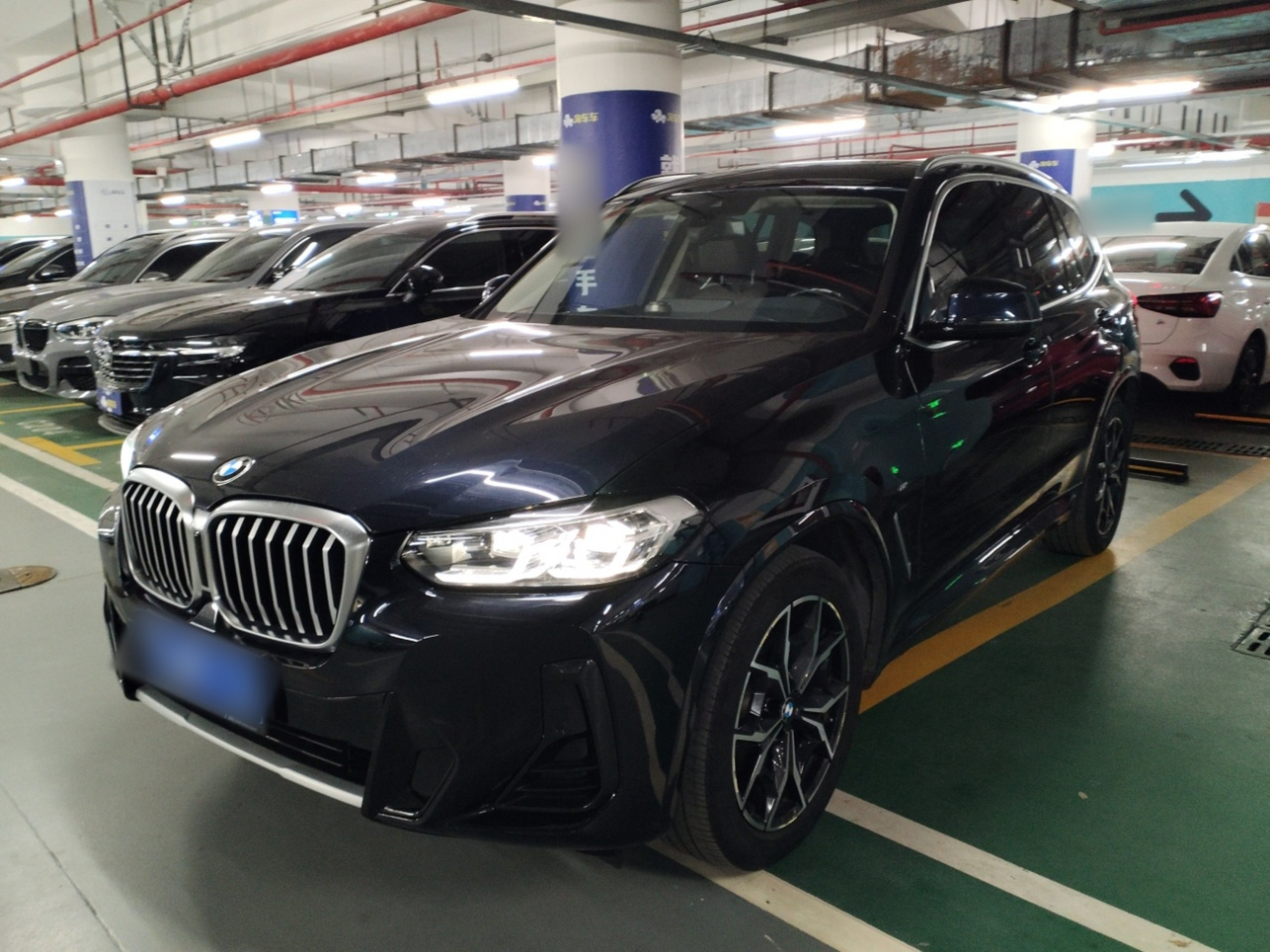 Под передней частью автомобиля