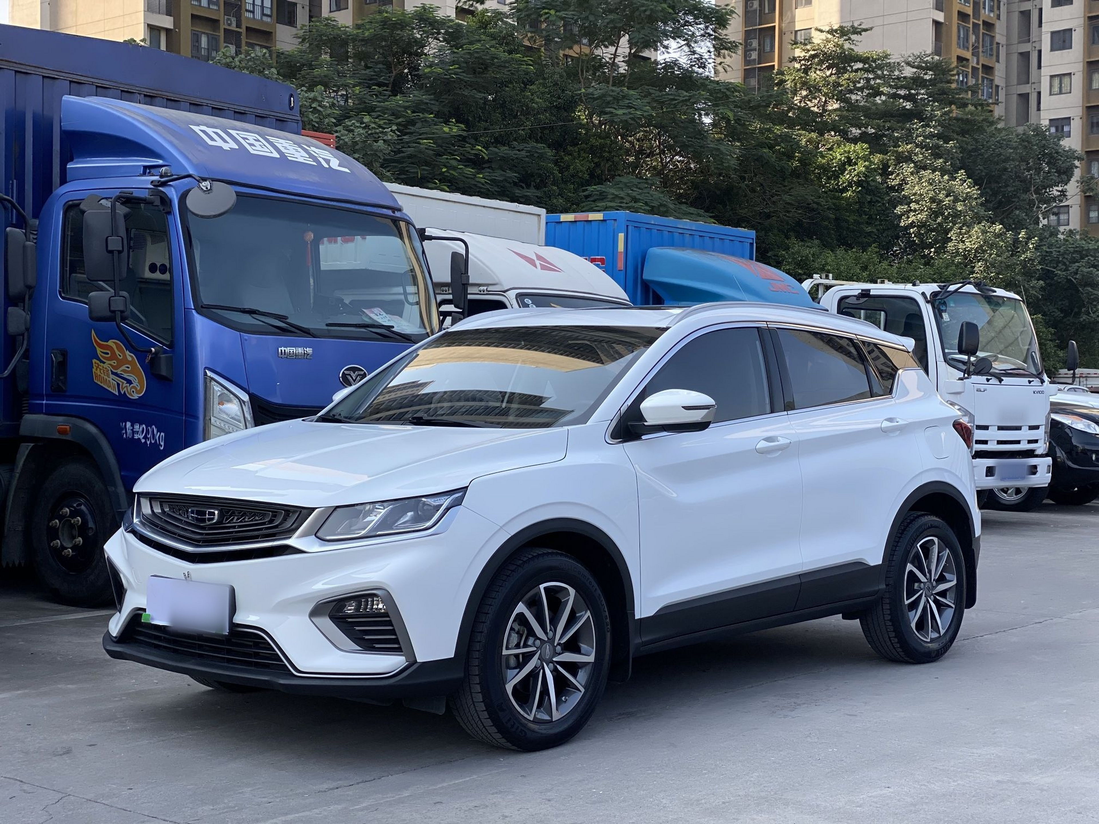 تحت مقدمة السيارة