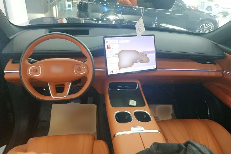 Used  Q07 2025 215 Flagship PLUS
