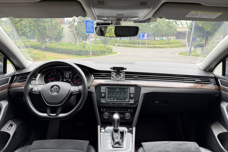 Used Volkswagen Magotan 2018 330TSI DSG Luxury Model
