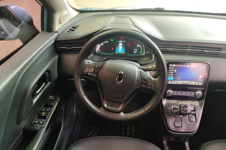 Used ORA iQ 2018 Smart Connectivity Model