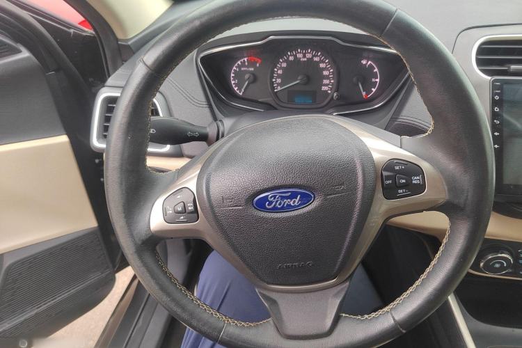 Used Ford Escort 2015 1.5L Automatic Fashion Model
