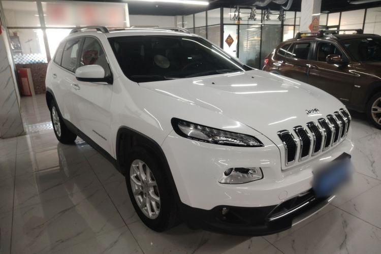 Used  Cherokee 2017 2.4L Leading Smart Edition