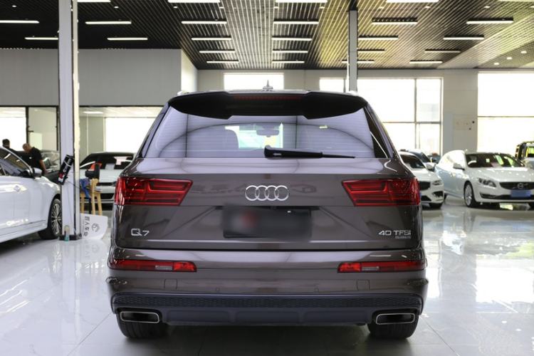 Used Audi Q7 2018 40 TFSI Comfort Model
