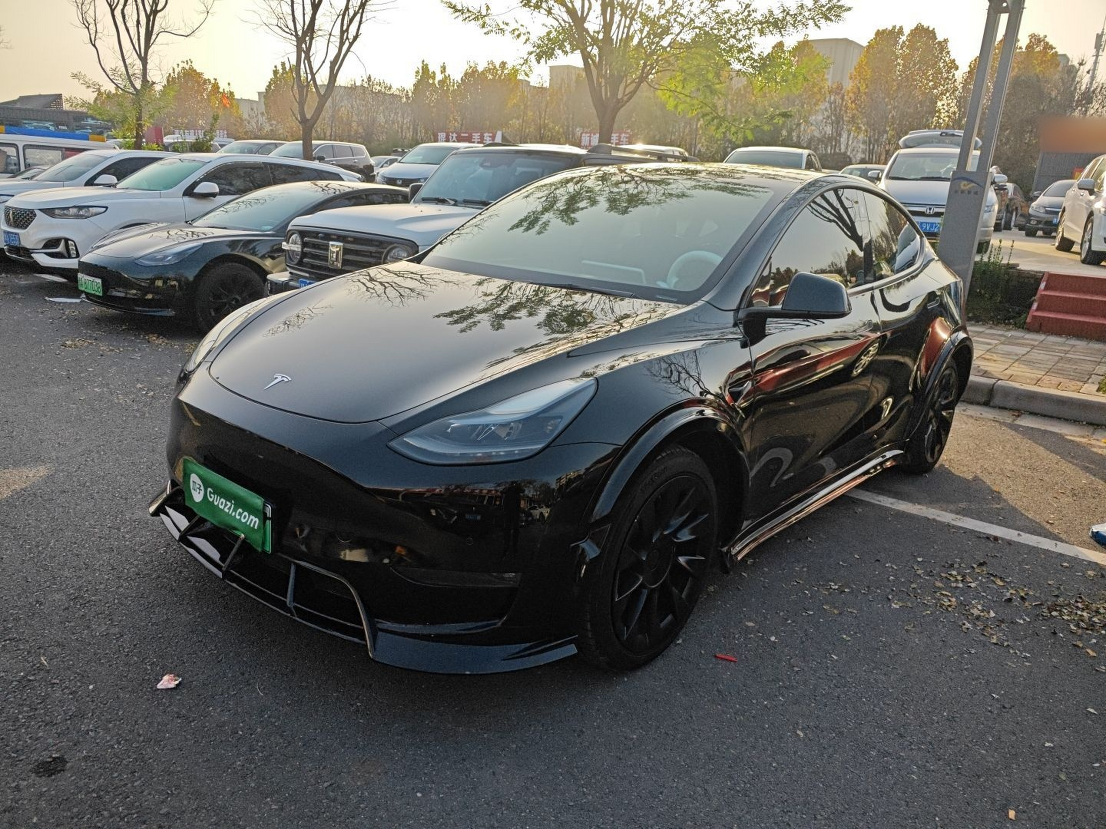 Под передней частью автомобиля