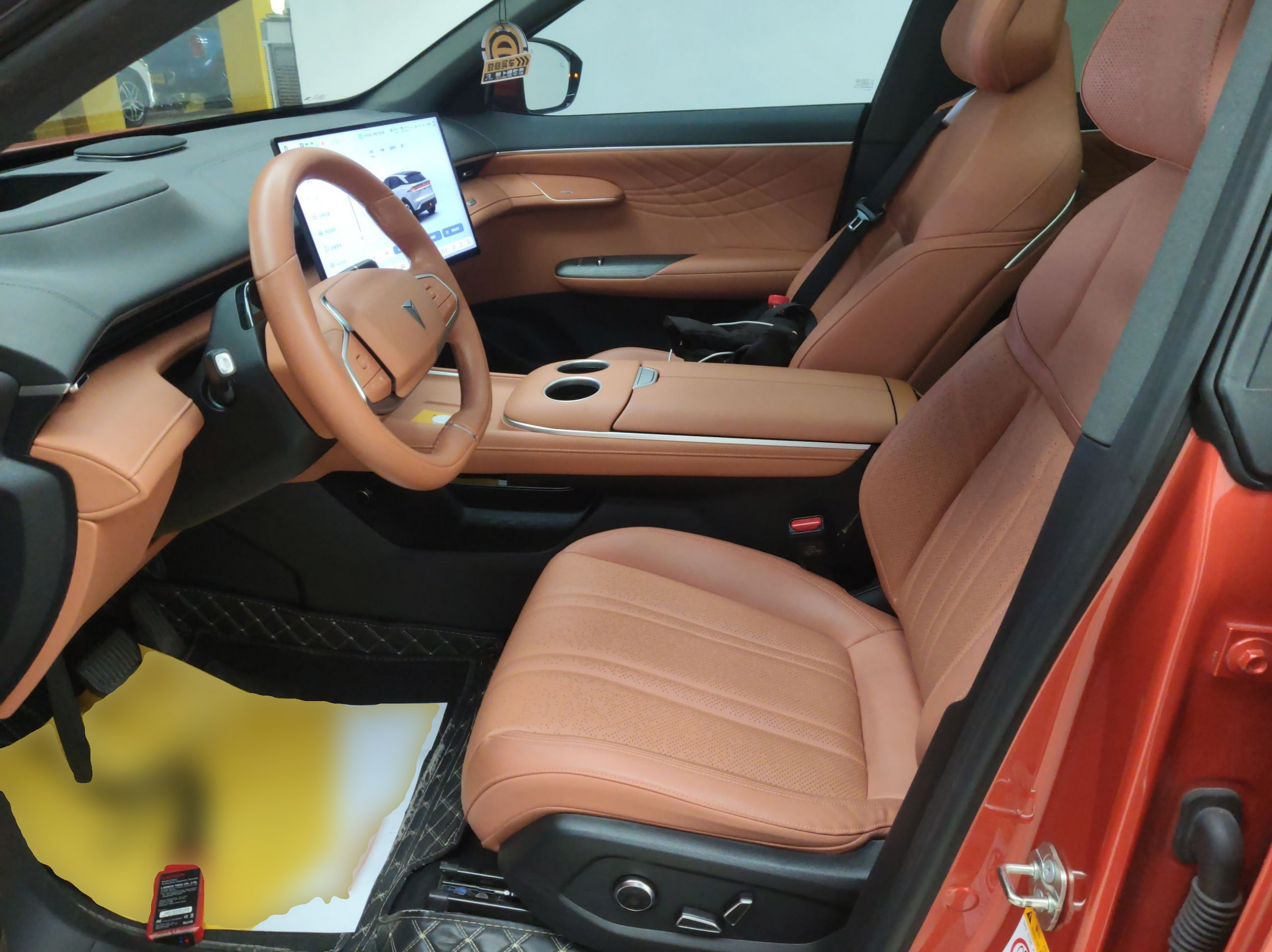 المقاعد الأمامية داخل السيارة