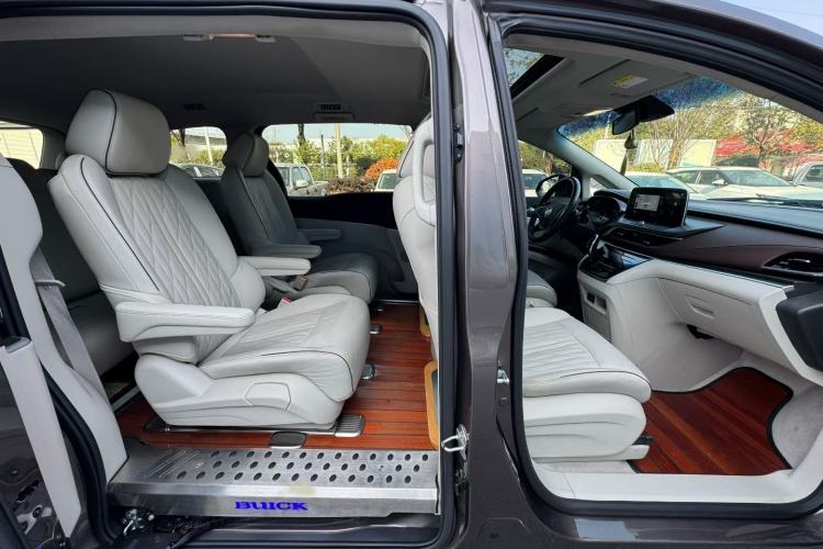 Used Buick GL8 2022 Land Business Class 652T Luxury Model
