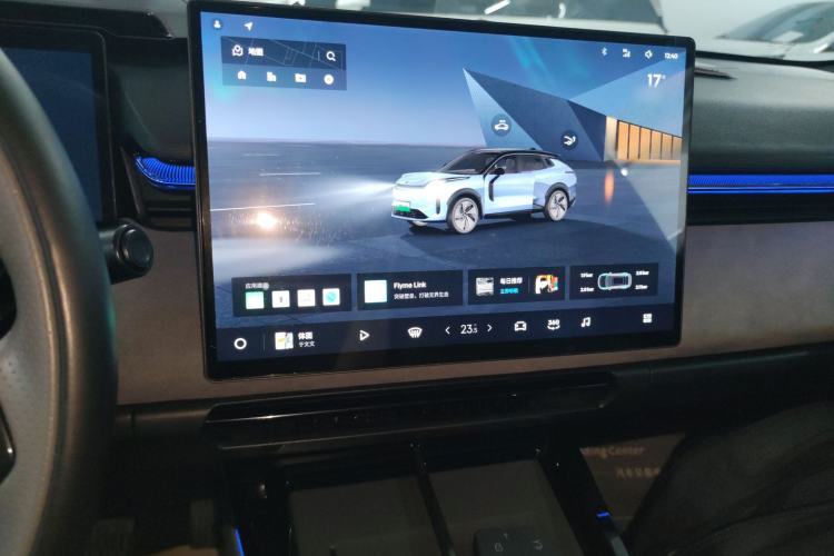 Used Lynk & Co 08 EM-P 2025 220 km All-Wheel-Drive Performance Halo
