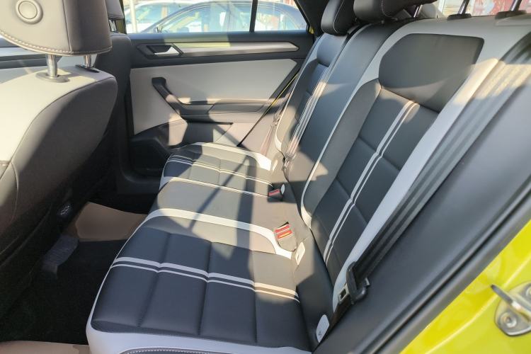 Used Volkswagen T-ROC 2023 300TSI DSG Two-Wheel Drive Starlight Edition
