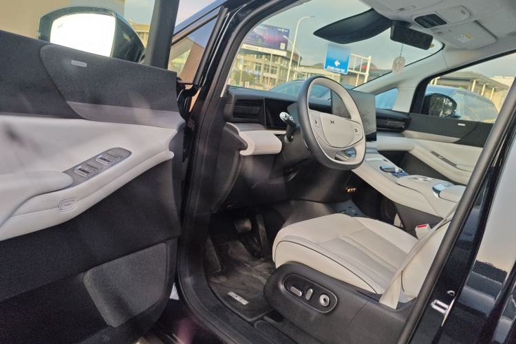 Used XPeng X9 2024 702 Ultra-Long Range Max
